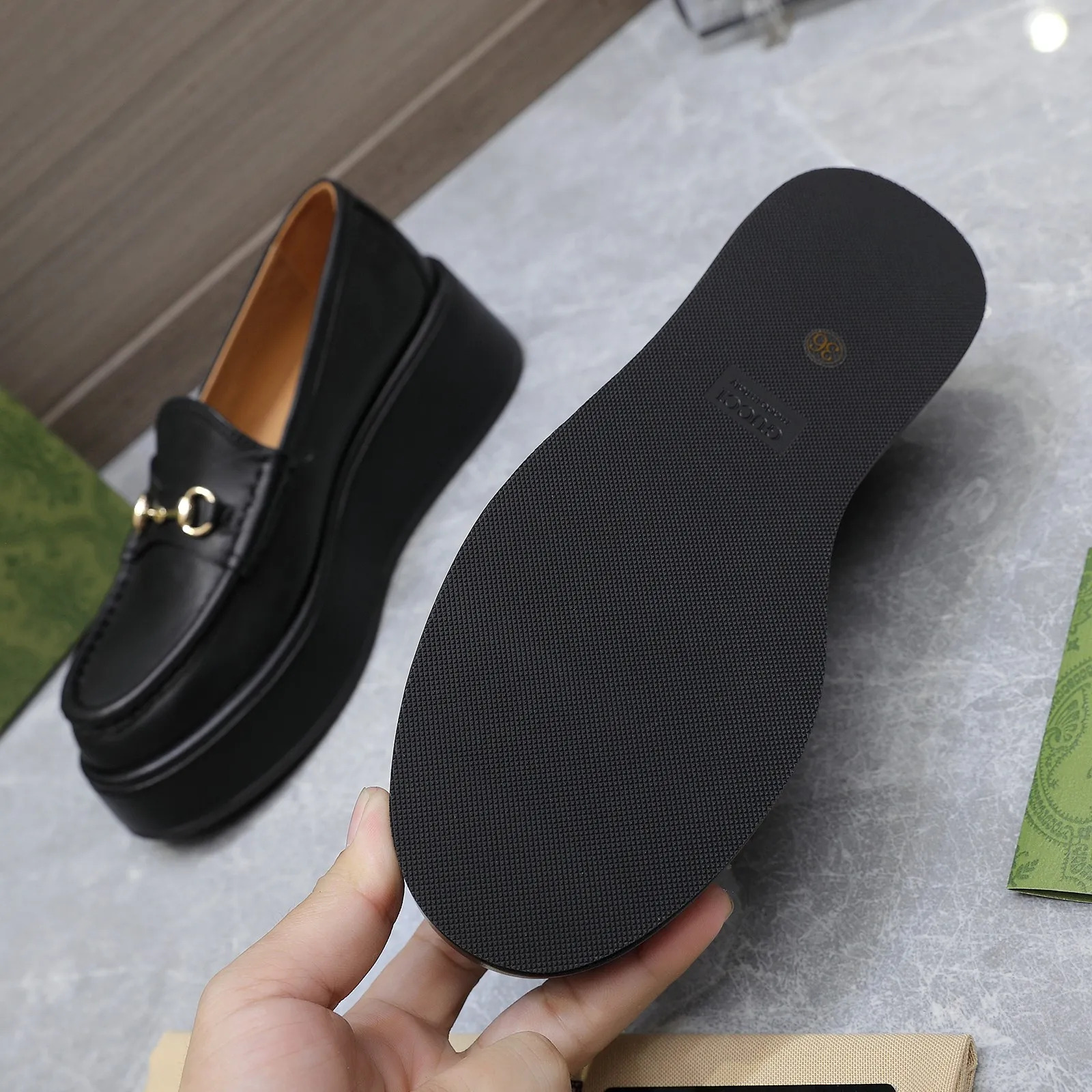 👟👟Ex-factory price 680👟👟 ⚡️The highest version 🔥🔥🔥💯💯💯 ⚡️2024 counter latest model ⚠️original replica ⚡️ Gucci’s latest popular wedge platform shoes - available simultaneously at counters Authentic European style, perfect on the feet💃💃When worn with this shoe, it is elegant and crystal clear. Regardless of the materials of the accessories, they are all customized 1:1. You must go to get the original version. The entire series is full of exciting and beautiful elements. ❶ Upper: cowhide/double G embroidered texture ❷ Inner lining: sheepskin ❸ Feet: sheepskin ❹Outsole: Imported from Italy ❺ Water platform height: 3.5CM in front and 5.5CM in back ❻Packaging: Original full set of packaging ❼Number of codes: 35-42 (40.41.42 customization is not returnable)